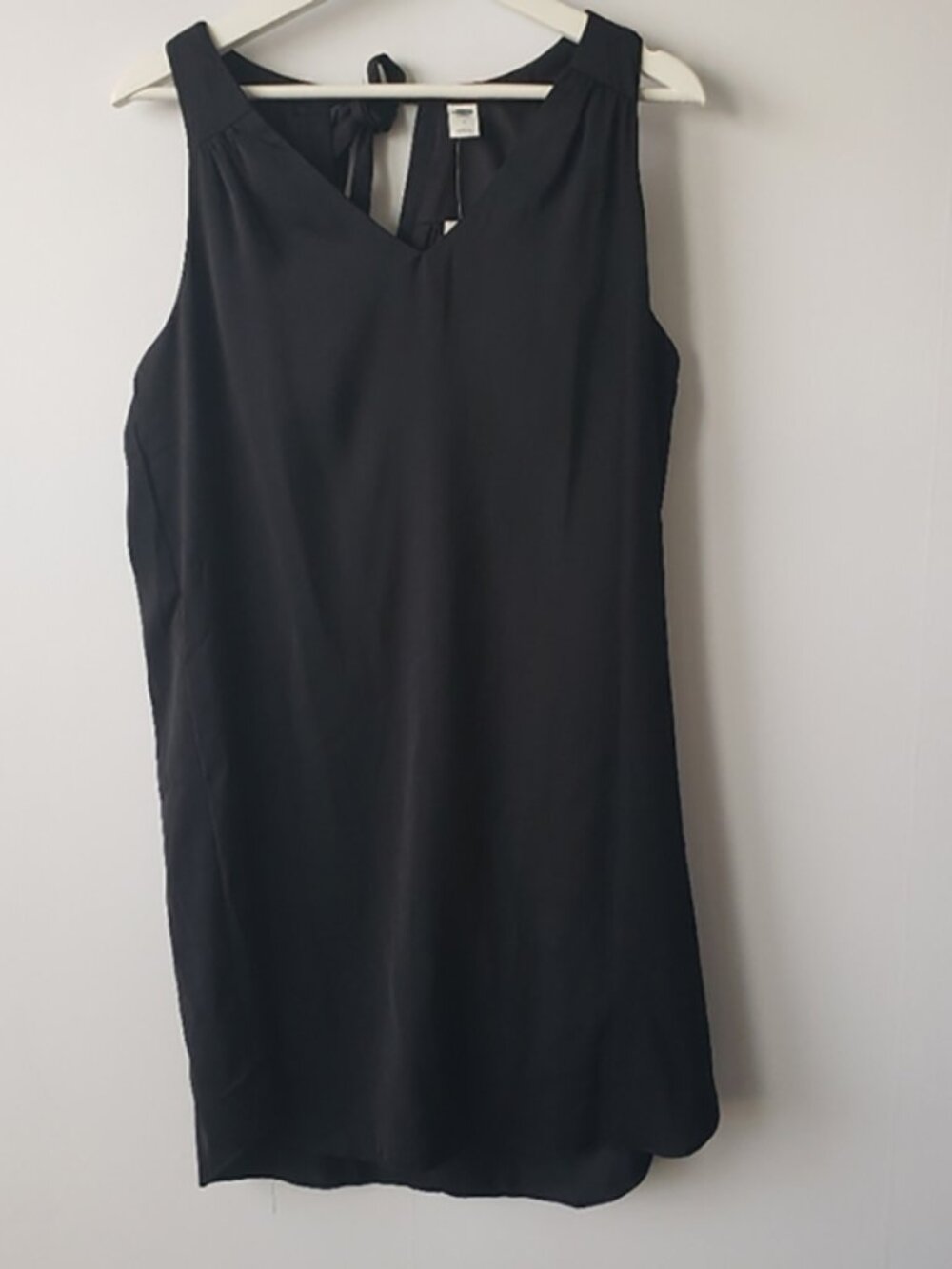 Old navy v-neck sleeveless bow-back shift black dress size M